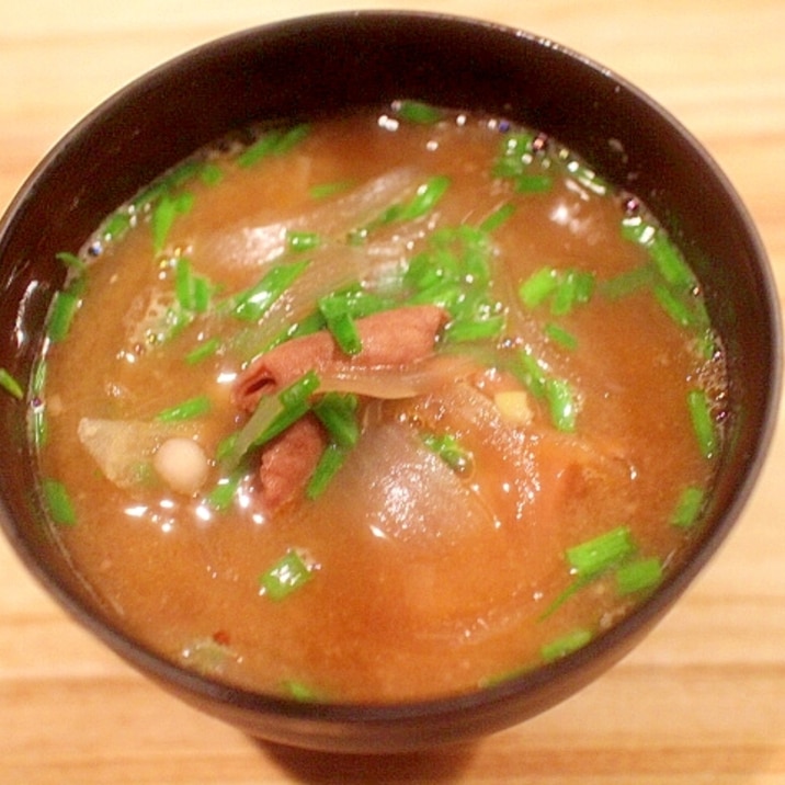 【食べるお味噌汁】モツ入り玉葱と雑穀のお味噌汁